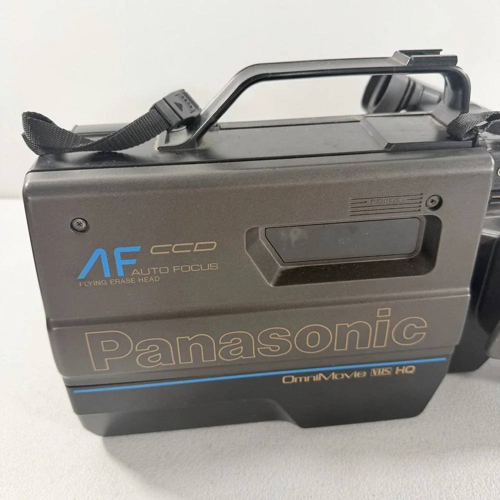 Vintage Panasonic OmniMovie VHS Camcorder PV-320D POWERS ON AS IS READ